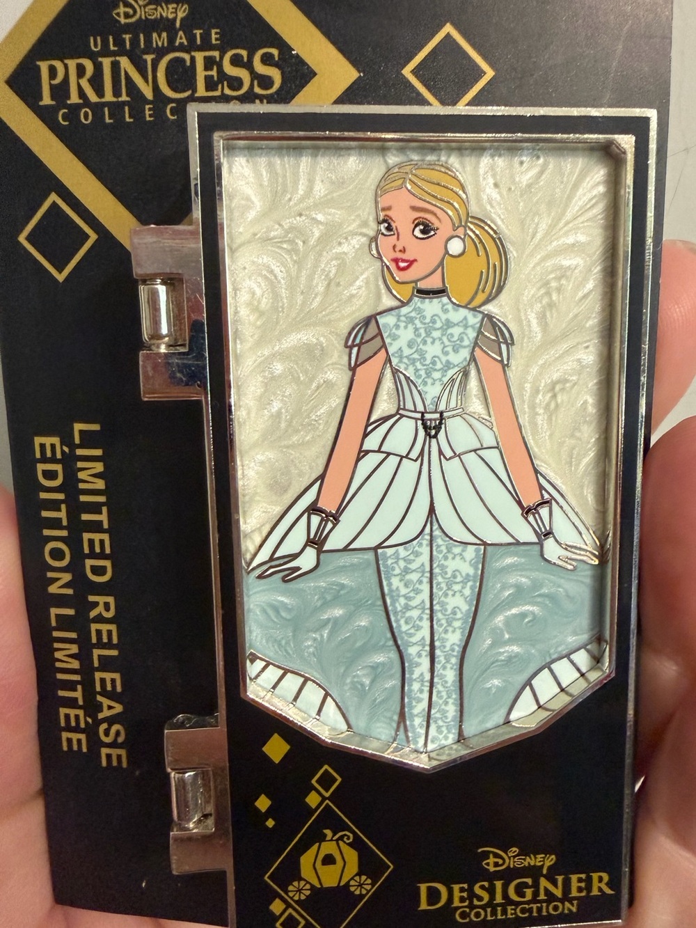 BNIB Disney Princess Collector Enamel Pin -  Cinderella
